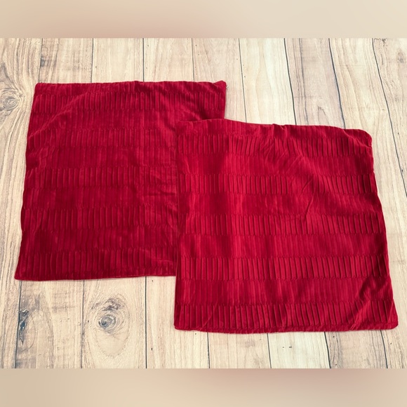 Vibrant Red velvet Cushion Covers set of 2/20x20in - Picture 1 of 6